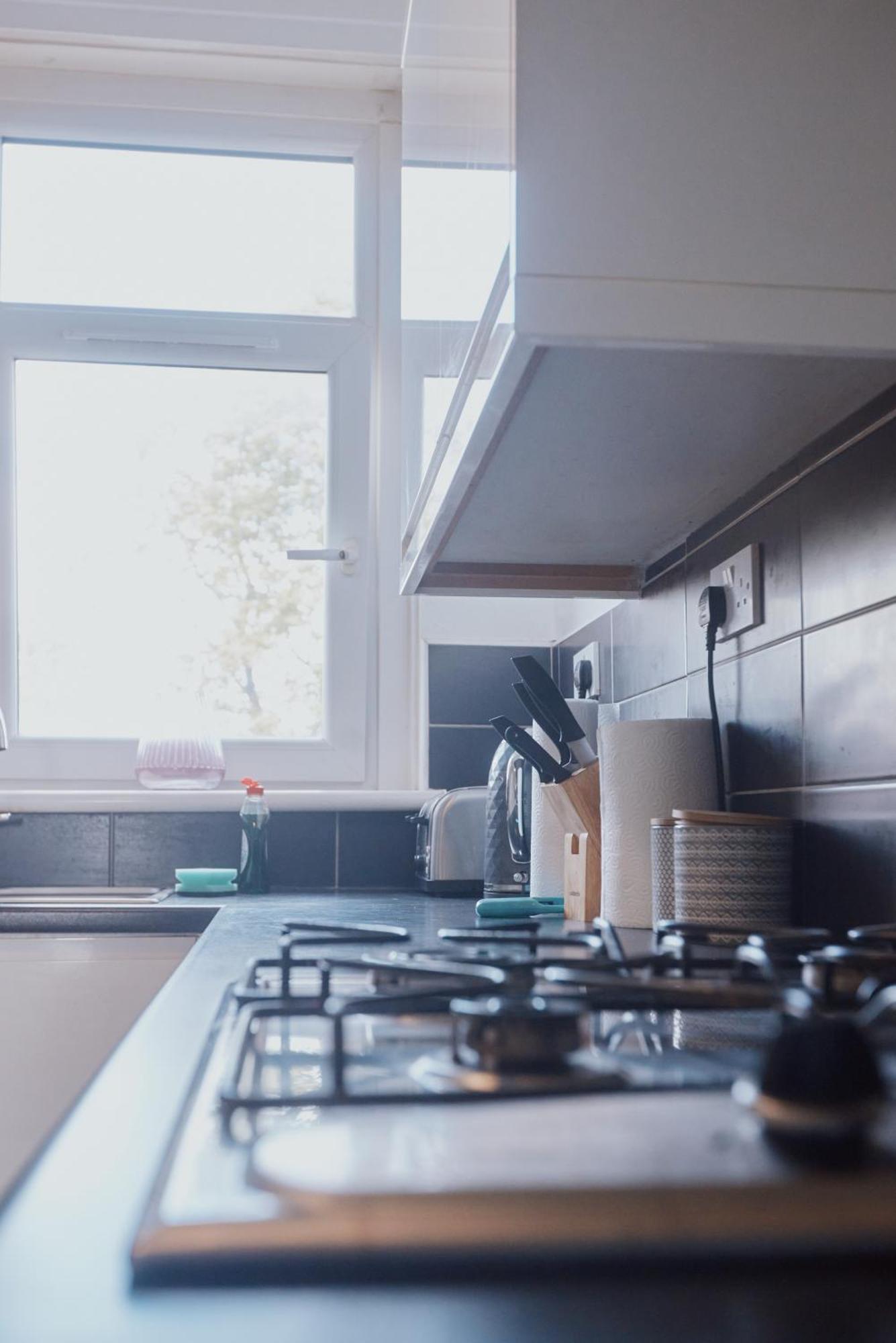 Modern And Vibrantly Designed Apartment Motherwell Luaran gambar